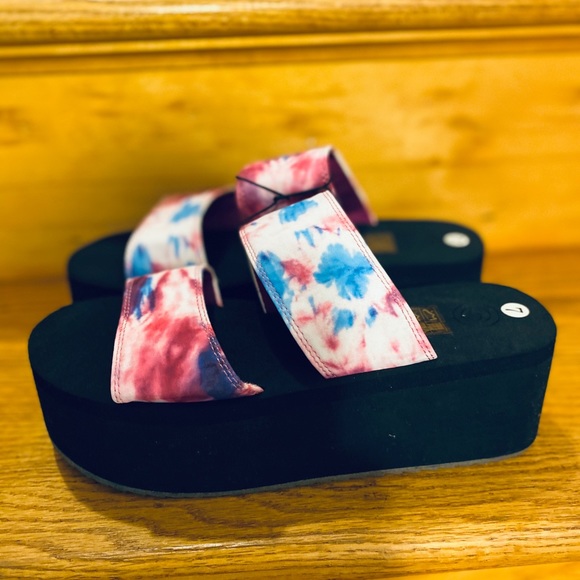 NWOT- Urban Outfitters Tie Dye platform sandal - Picture 6 of 7